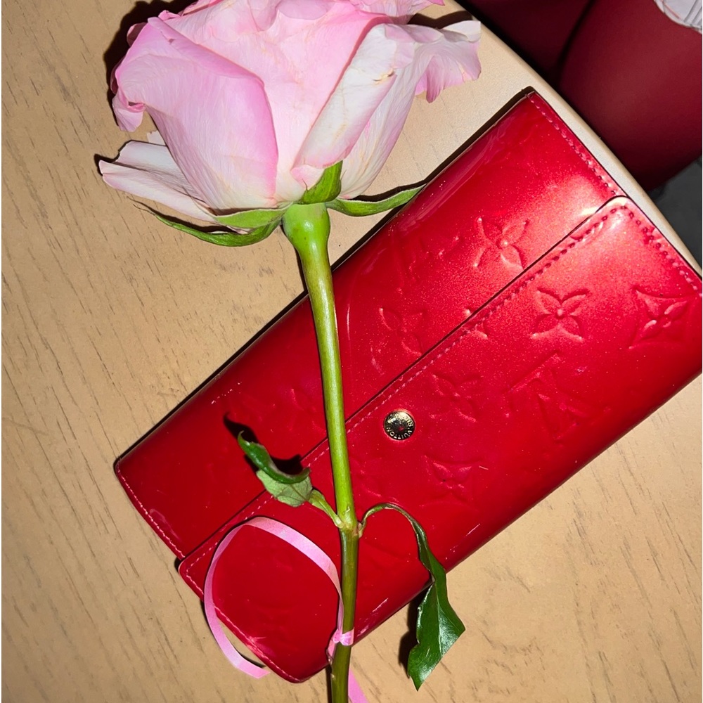 Louis Vuitton Sarah Wallet Monogram Vernis Red